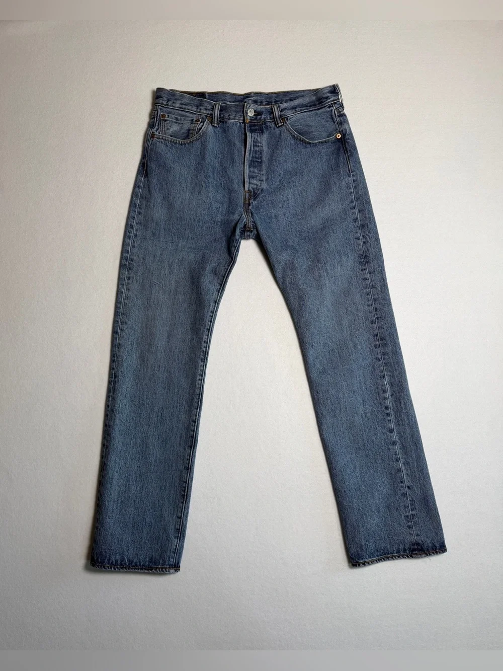 Levi's 501 Actual Fit 32 X 31.5 Straight Leg Medium Wash Read Description